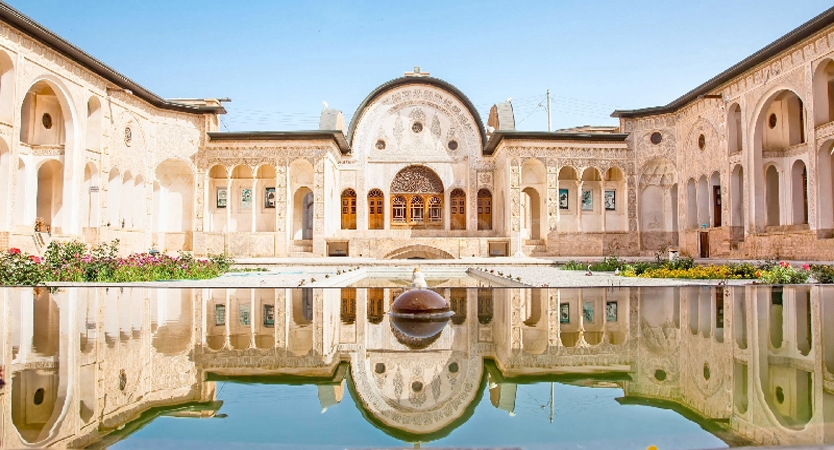 خانه طباطبایی‌ ها در کاشان، خانه‌ای با بیش از چهل اتاق! - مناطق تاریخی |  مجله گردشگری میهمان شو