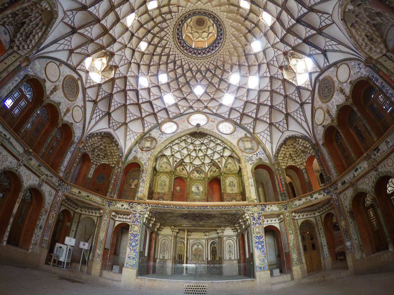 خانه بروجردی کاشان - میهمان شو