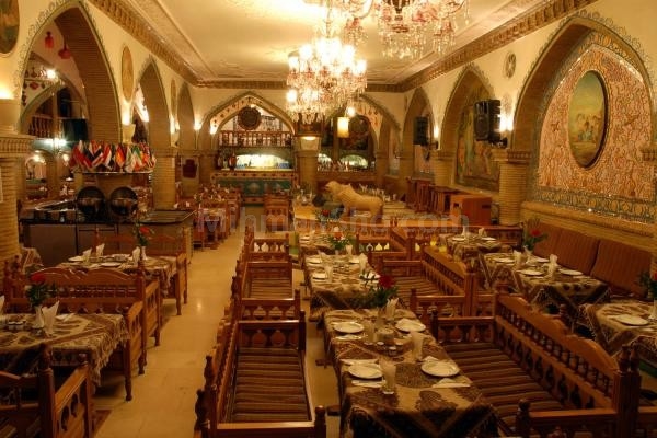 بهترین رستوران های تهران با موسیقی زنده - میهمان شو