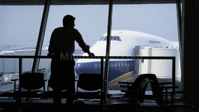 سرگرم شدن در فرودگاه - میهمان شو