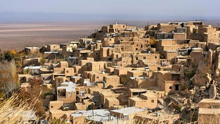 روستای قلعه بالا در اطراف کویر خارتوران-مجله گردشگری میهمان شو